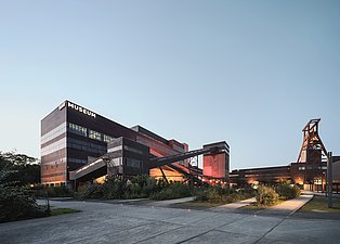 Ruhr Museum, Außenansicht Außenansicht des Zollvereingeländes mit Ruhr Museum, Kokskohlenbunker und Doppelbock Fördergerüst