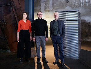 Stefanie Grebe, Leiterin der Fotografischen Sammlung, Jörg Sasse, Künstler, Prof. Heinrich Theodor Grütter, Direktor des Ruhr Museums, stellen dein SPEICHER II vor
