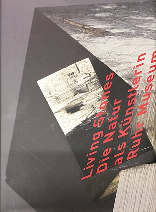 Katalog-Cover zur Ausstellung "Living Stones"